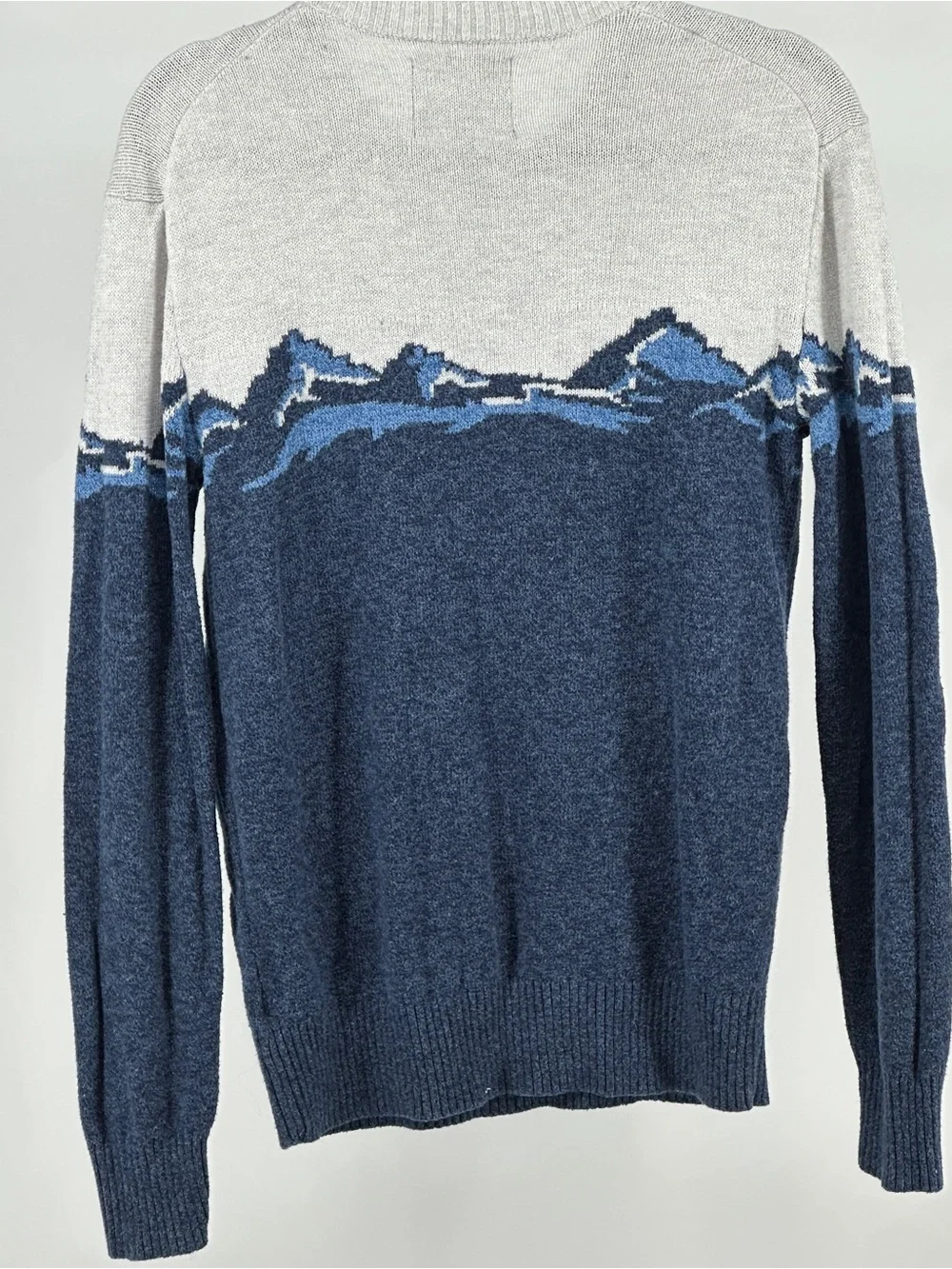 American Eagle Outfitters Men’s XS Blue‎ Mountain-Graphic Crewneck Sweater